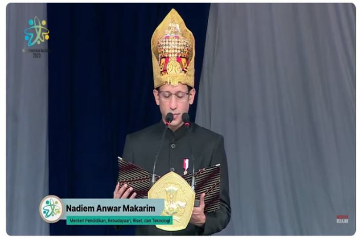 Ki Hajar Dewantara: Bapak Pendidikan Nasional Indonesia 3 Bapak pendidikan nasional adalah