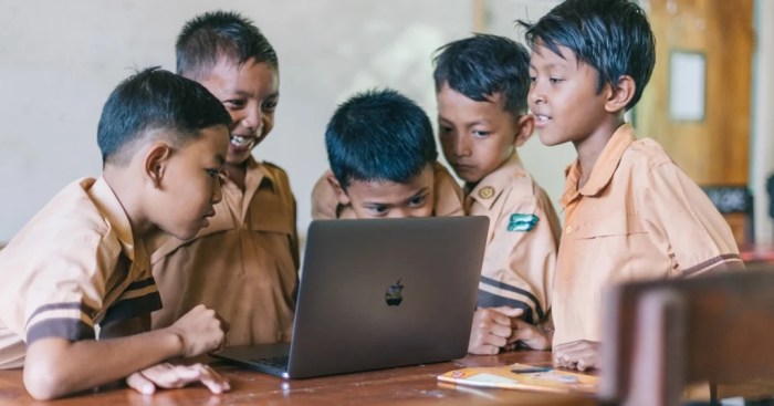 Manfaat bidang Manfaat internet dibidang pendidikan adalah