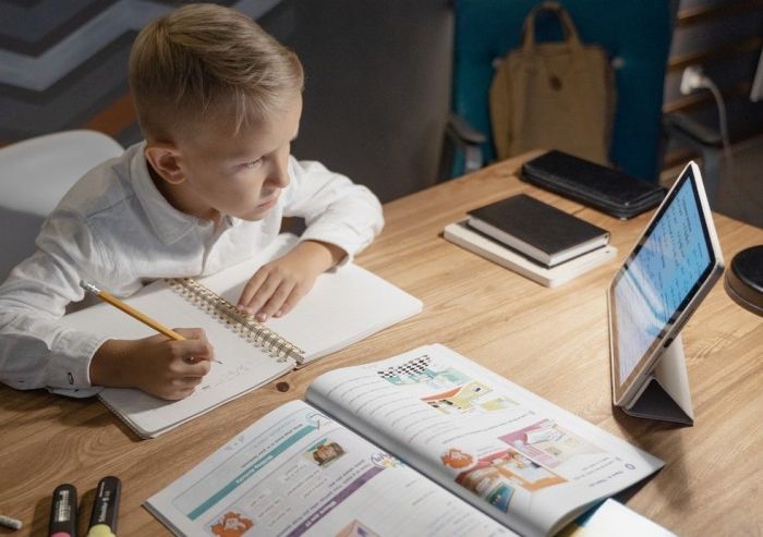 Teknologi perkembangan Dampak komputer di bidang pendidikan adalah